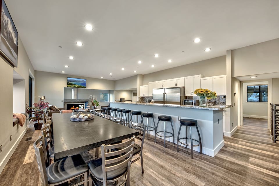 Above it all this VIP Blue Diamond  Mega Lodge is The Largest estate in Lake Tahoe
Two Fie Places and TV's with large entertaining area also two ovens and microwaves for the large family getaway or friend trip