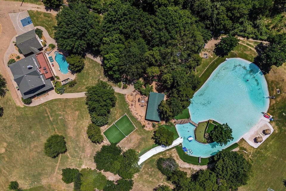Overhead of Retreat Oak Leaf.