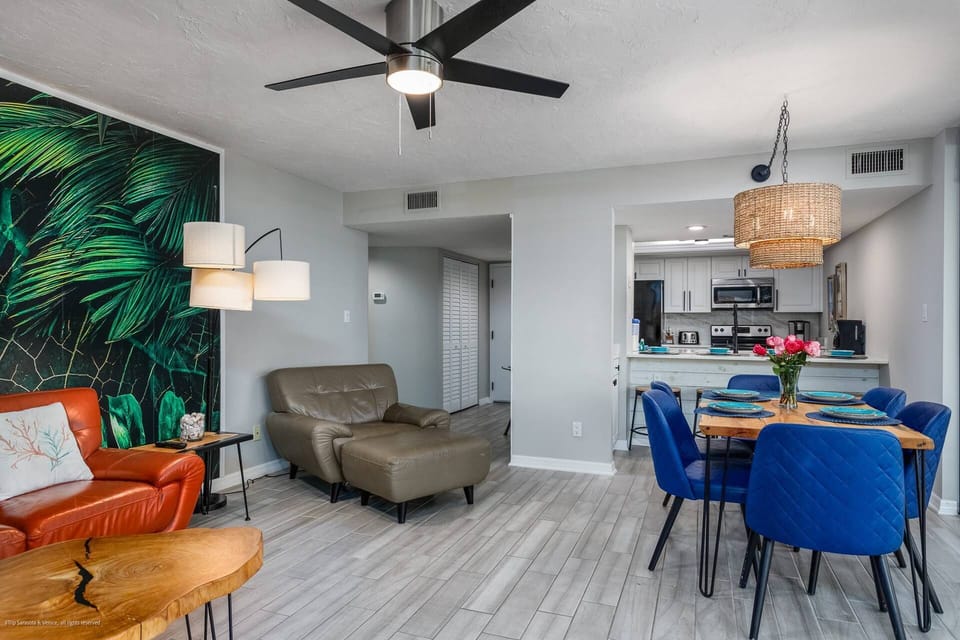 Dining table for 6 with kitchen  countertop seating for 4.  This condo is beautiful and has lots of natural light flowing in