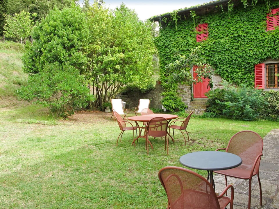 Yard, Property, Garden, Backyard, Green, Grass, Furniture, Lawn, Tree, House
