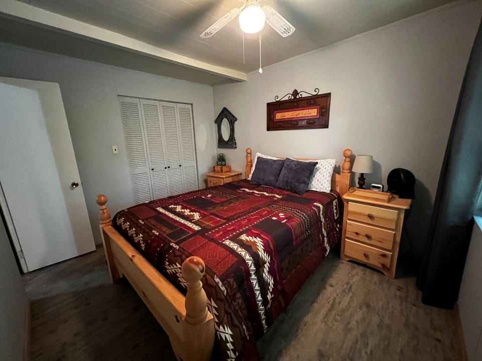 Bedroom - Bedroom with 1 queen bed