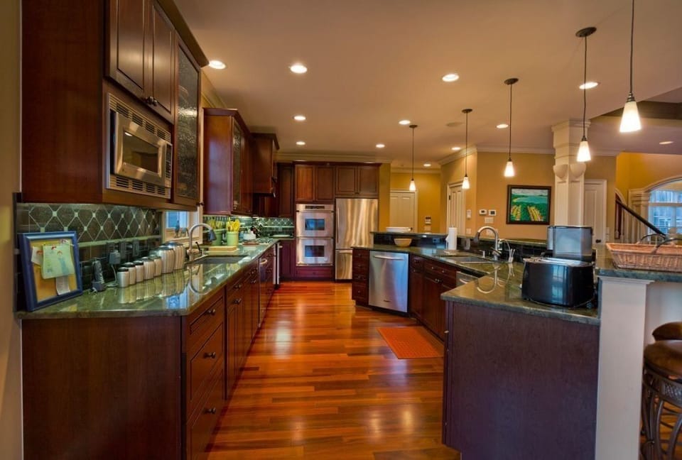 Gourmet kitch. 2 sinks 2 dishwashers, ice mach, wine frig, Gas c-top, dbl oven, 