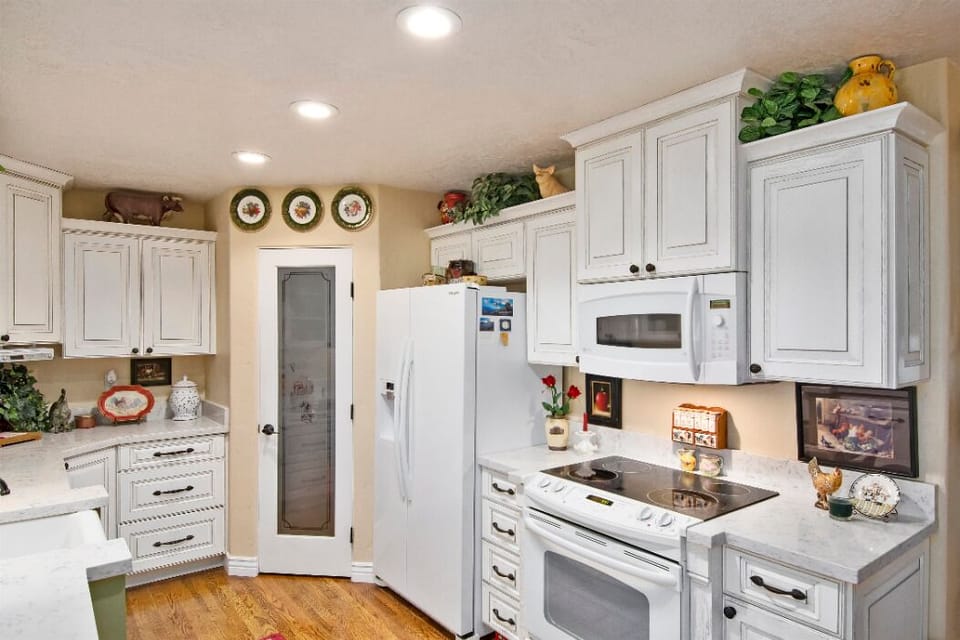full stocked kitchen