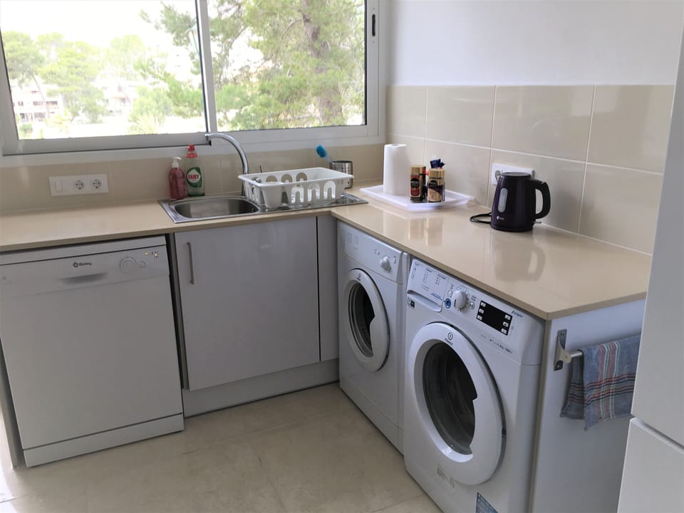 Fully equipped modern kitchen