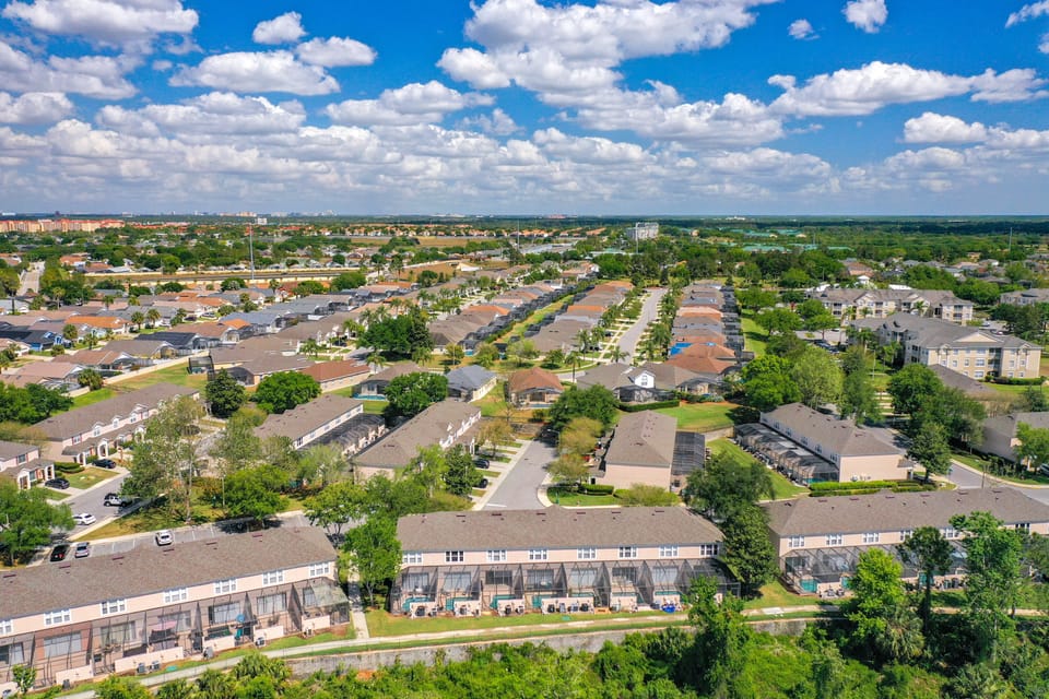 Beautiful neighborhood view with nearby amenities and a peaceful atmosphere.