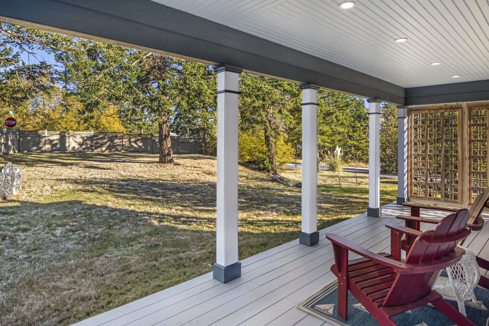 Side porch outside main bedroom, view to front yard