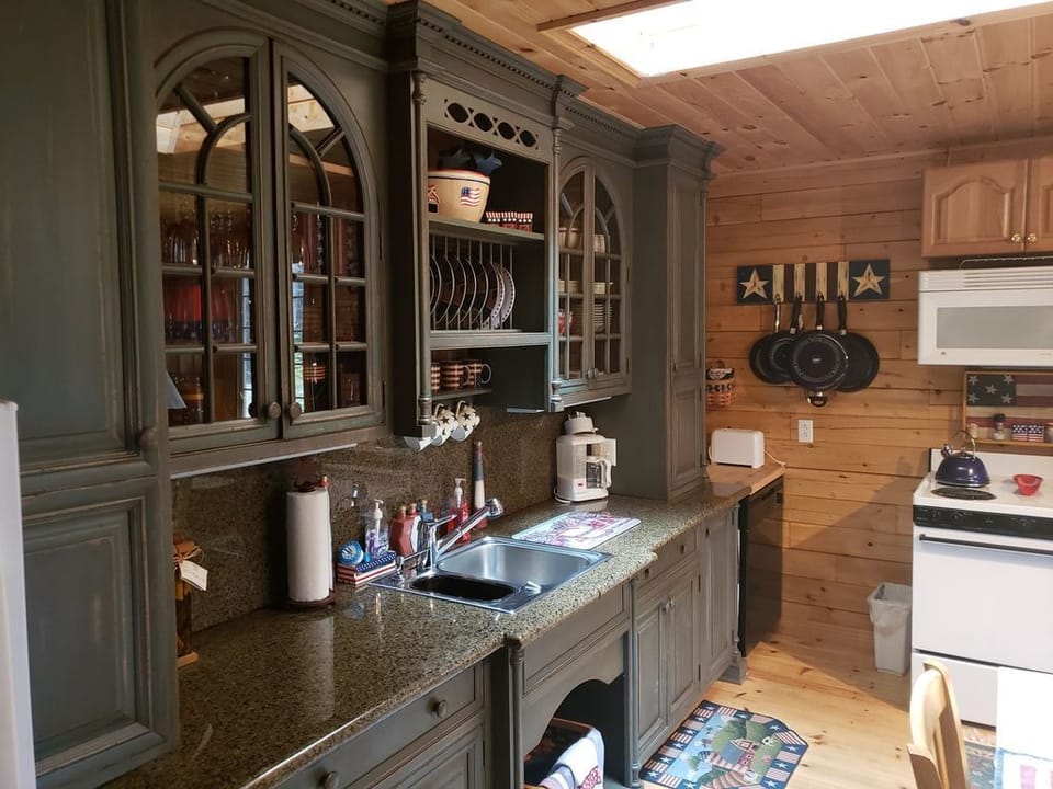Americana cabin kitchen