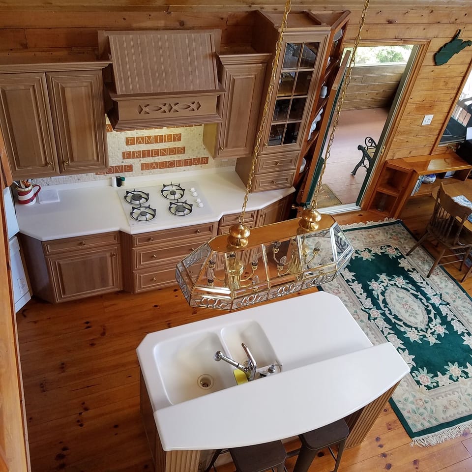 Full kitchen with island seating
