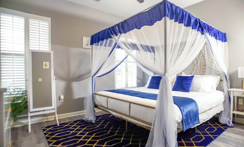 Luxuriate after a long day in this beautiful bed: Canopy King