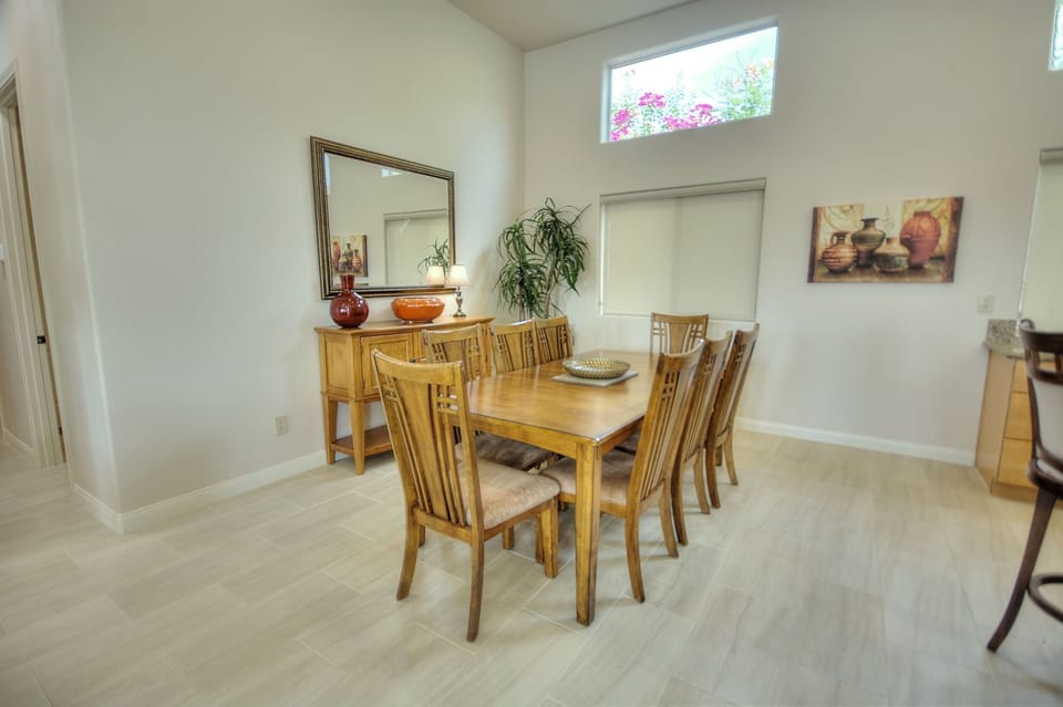 Dining area for eight – great for family meals or entertaining