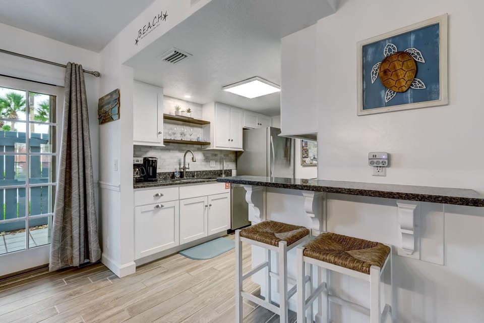 Fully Equipped Kitchen with Granite Countertops and Stainless Steel Appliances