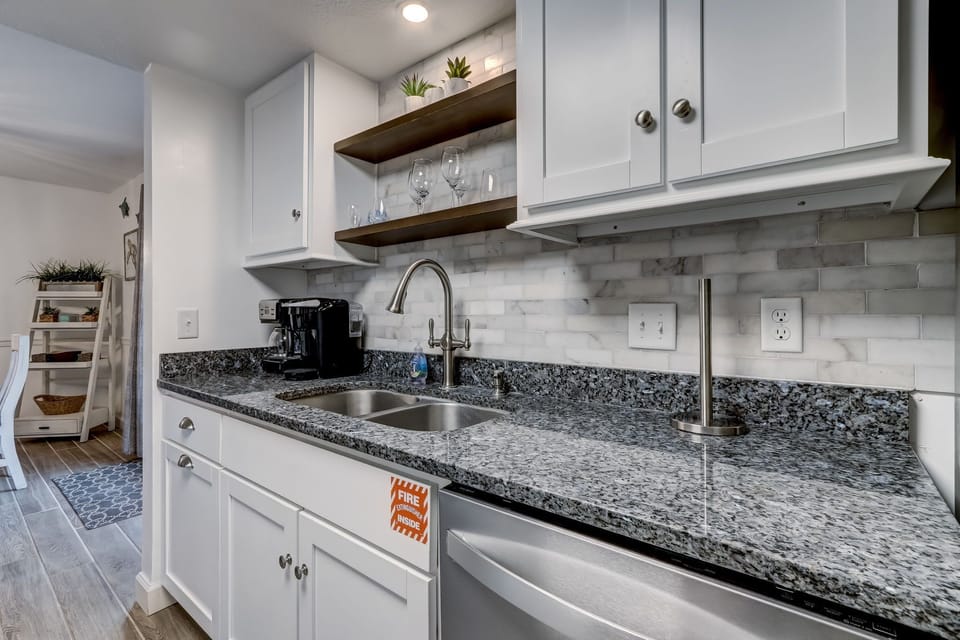 Fully Equipped Kitchen with Granite Countertops and Stainless Steel Appliances