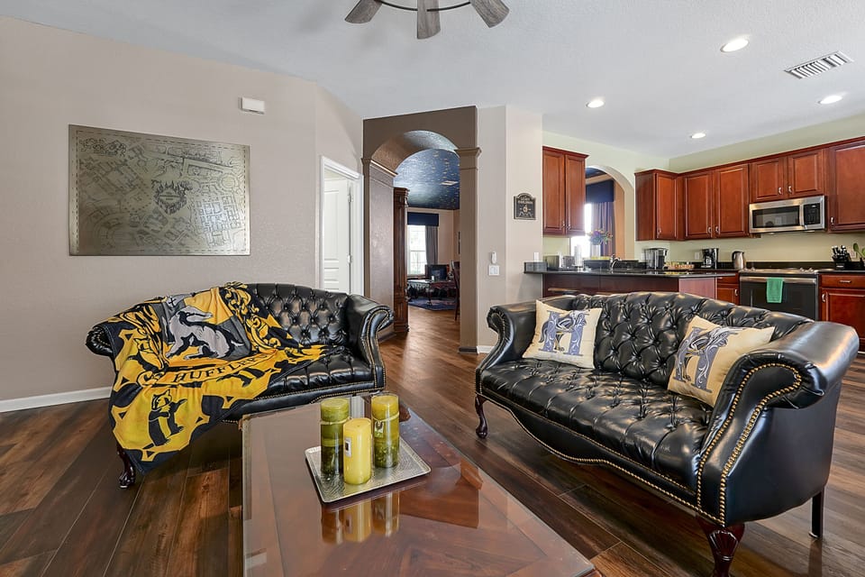 The main living room is dedicated to Hufflepuff with black & gold décor.