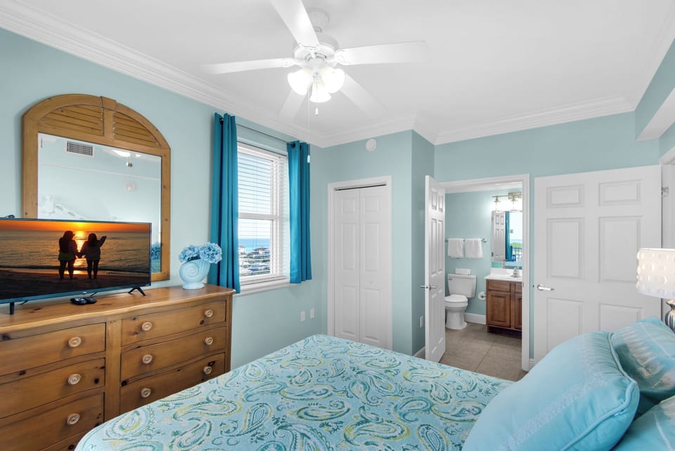 Guest bedroom