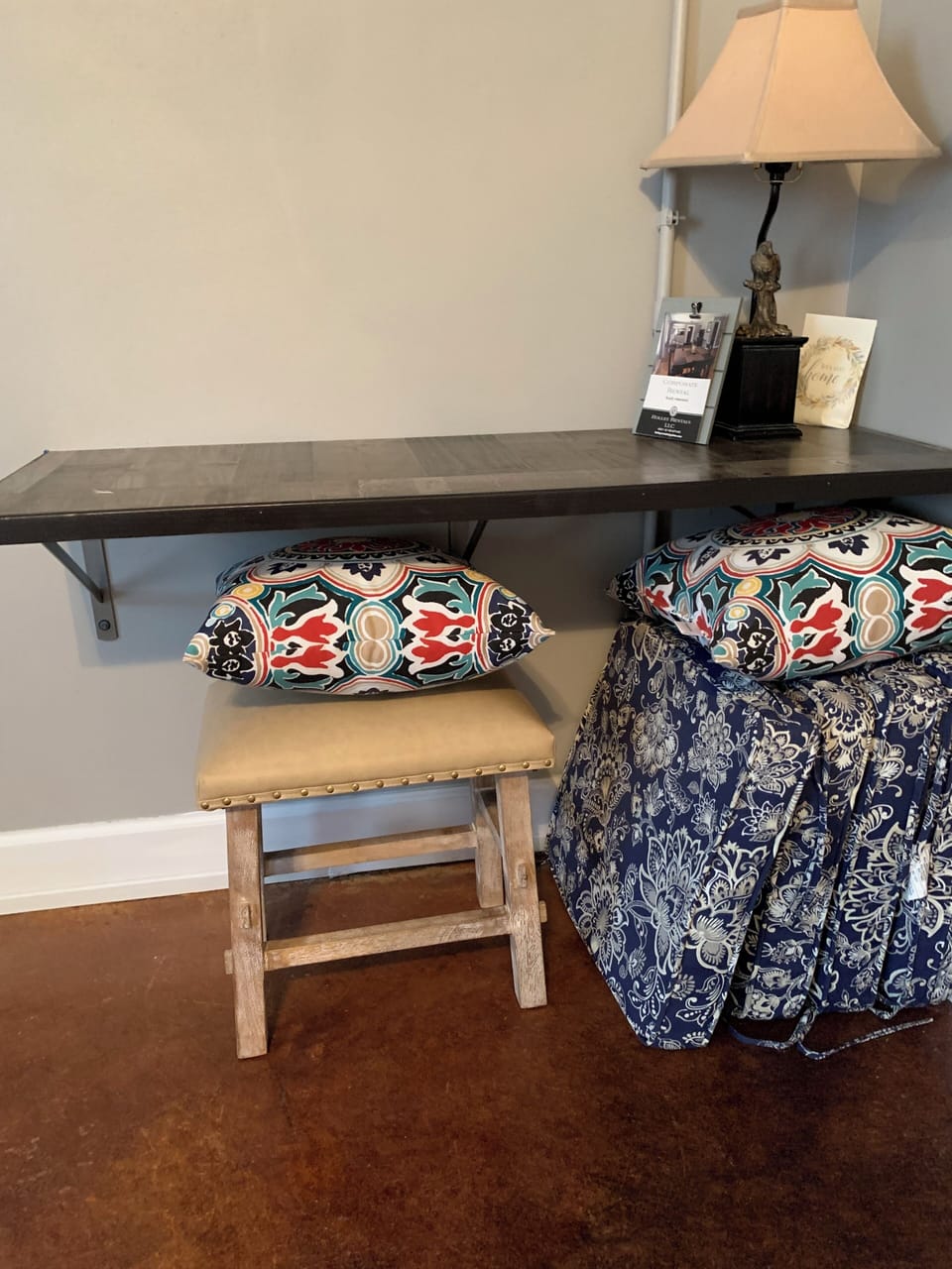 Outdoor cushions/
Desk area in the bonus room
