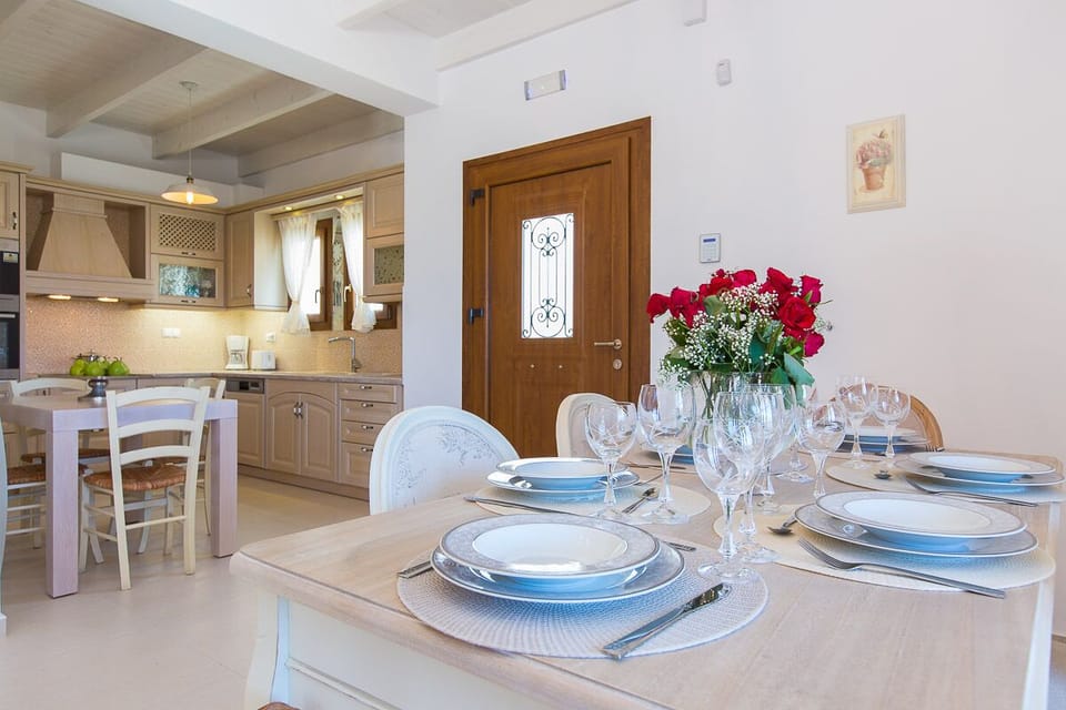 Dinning area and kitchen!