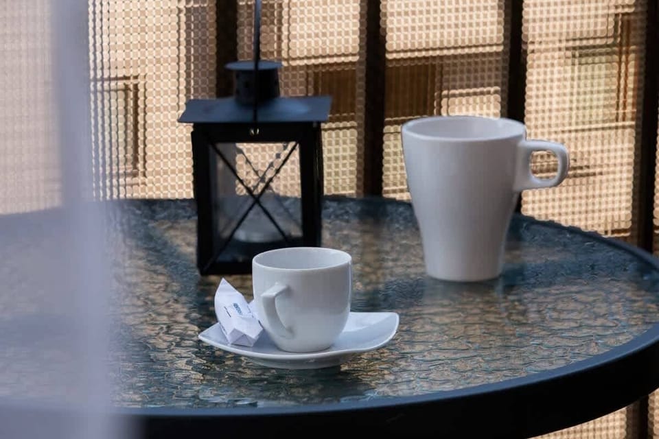 A table on the balcony with a cup and mug. This is the perfect place to enjoy a coffee in the fresh air. 