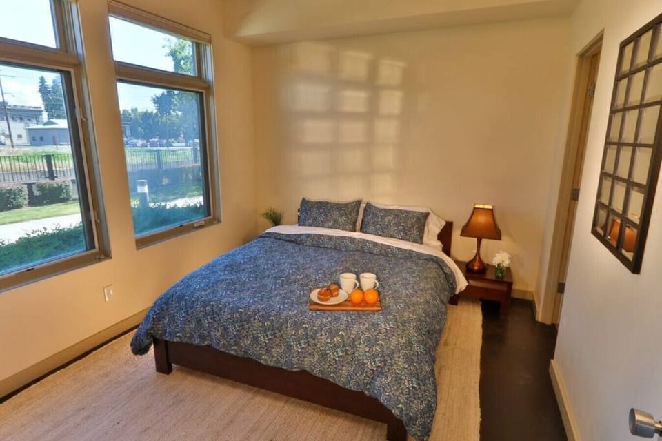 1st floor Queen en-suite