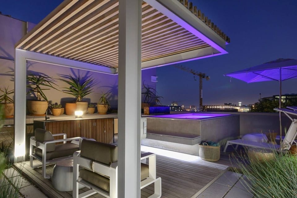 Outdoor spa tub