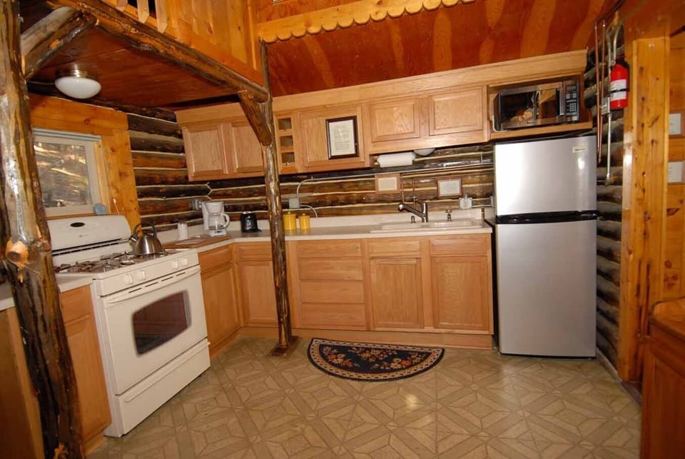 Fully Equipped Country Kitchen - All you need is Food