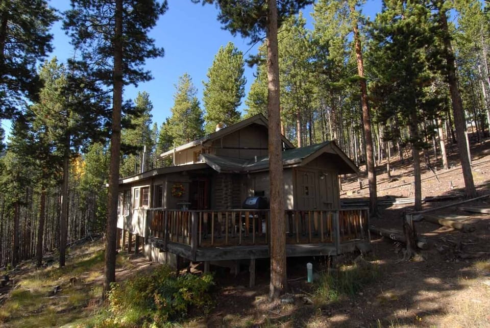Vacation in Colorful Colorado and Come Home to "Evergreen's Log Cabin" 