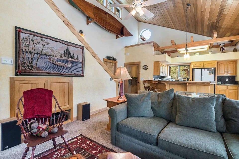 Bright & cozy with lots of space for relaxation.