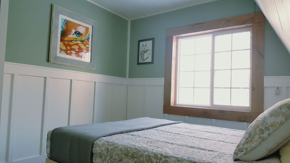 Lower level bedroom, queen bed