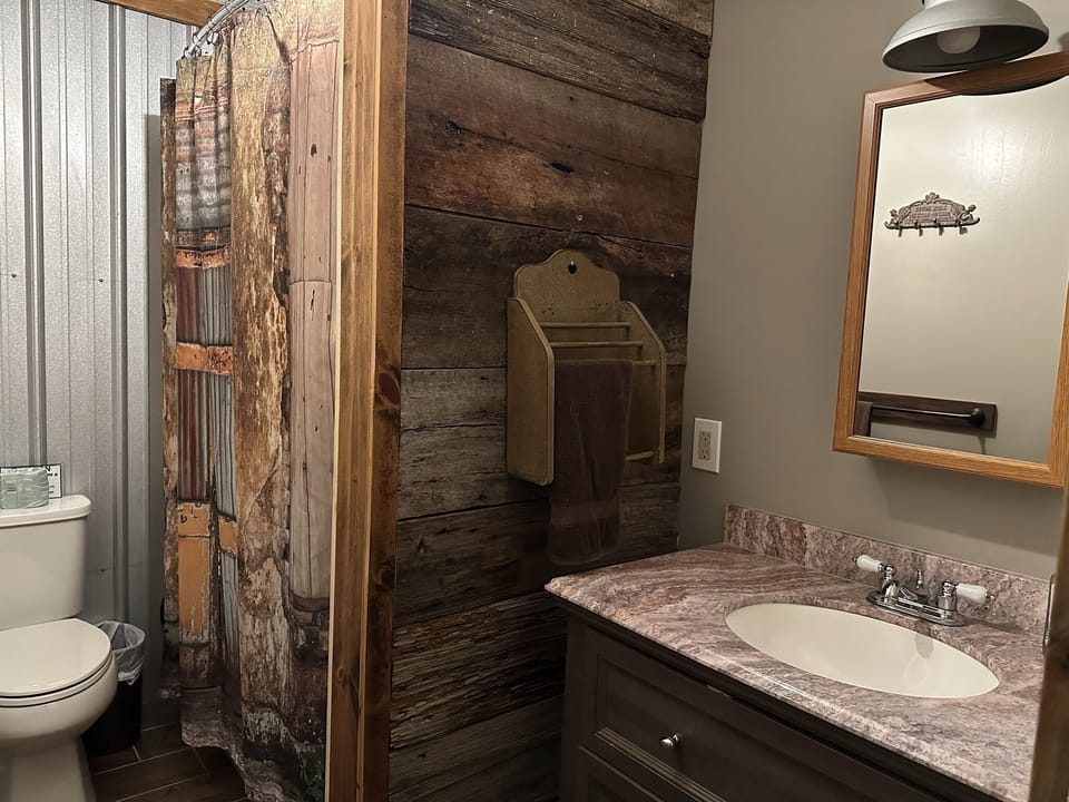 Bathroom 1, tub/shower

