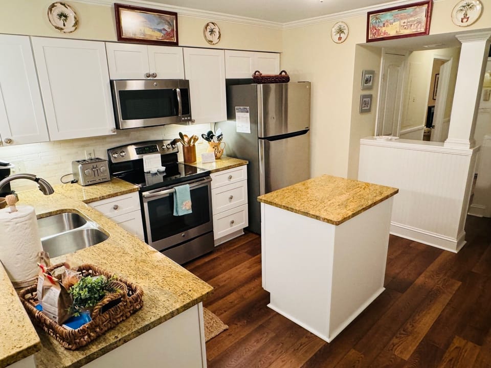 Kitchen alternate view