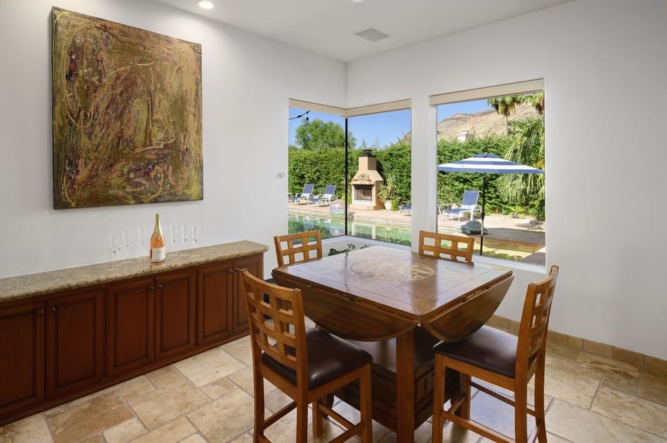 Expandable Dining Options