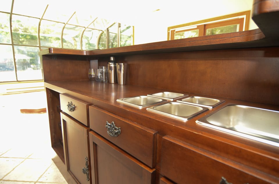 Bar in the hot tub room