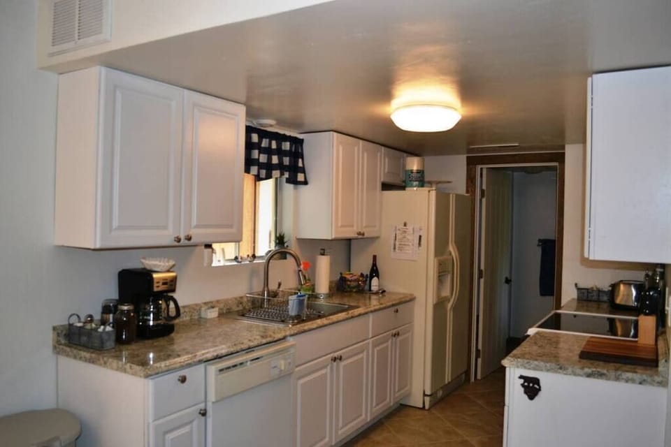 Brand new kitchen. Completely stocked for cooking in.