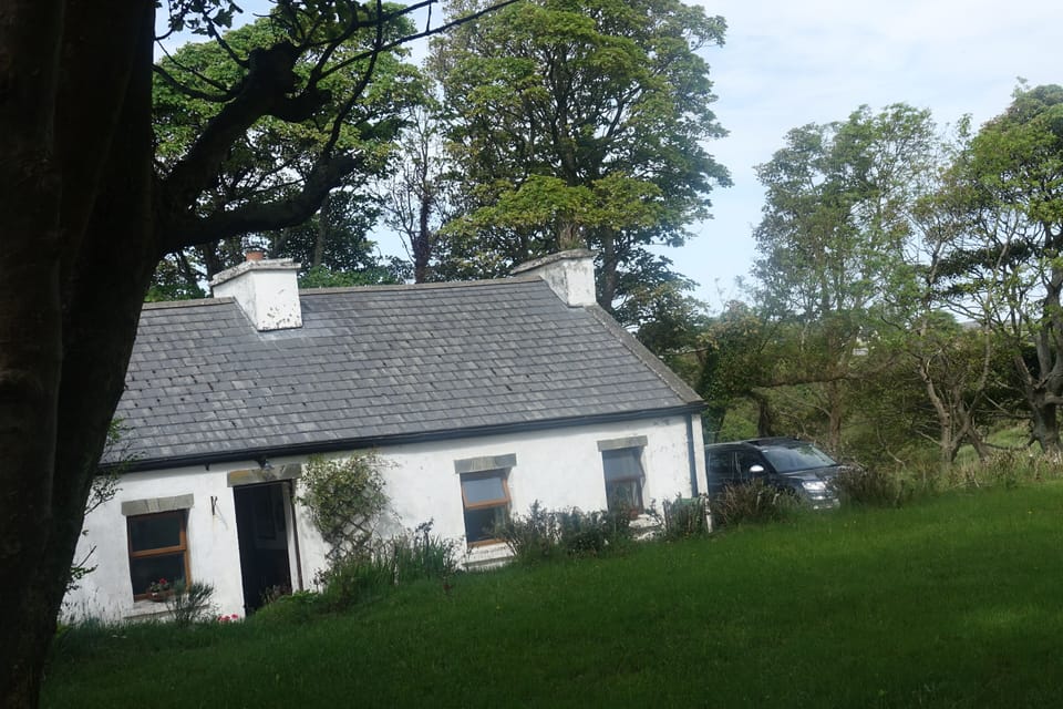 The Bell Cottage with garden in front