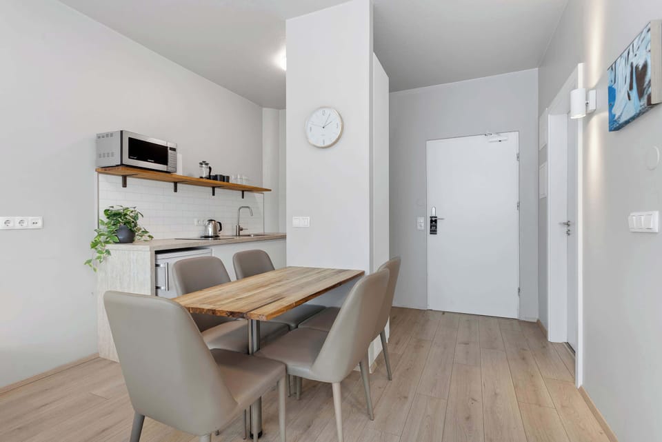 Dining & entrance to apartment