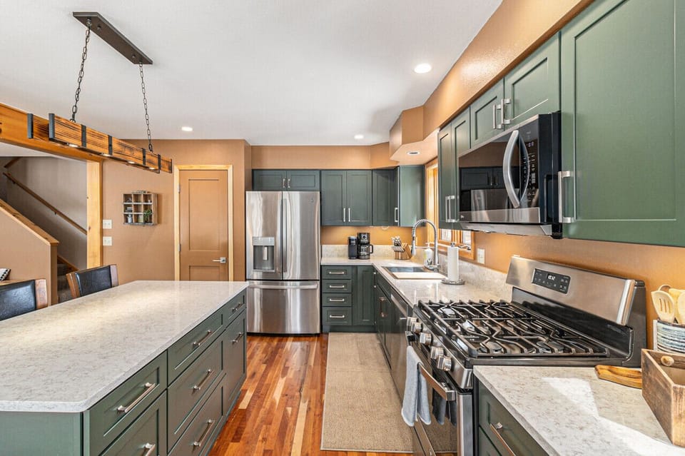 Stainless Steel Appliances and Quartz Countertops
