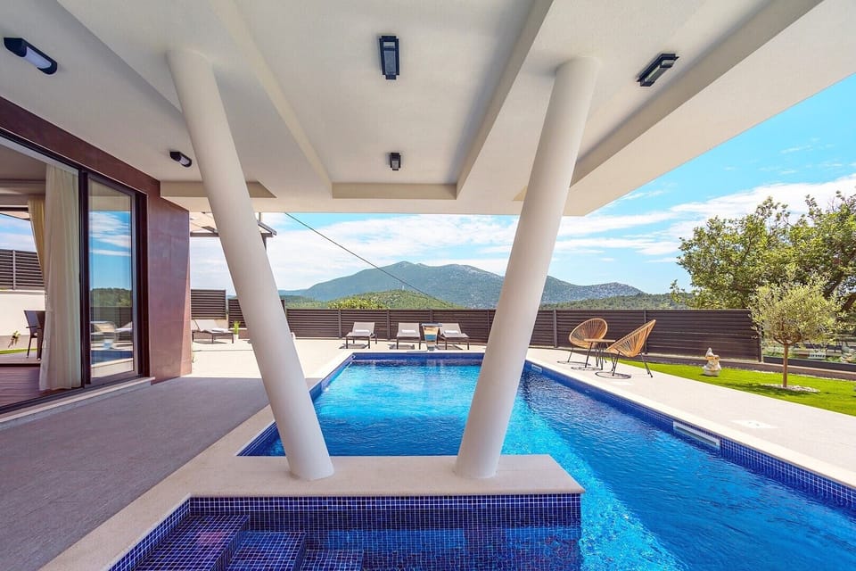 New and stylish Villa Bruna with 32sqm heated pool, sauna, billiard and media room

