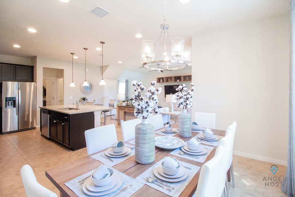 Elegant dining area that seats the whole group