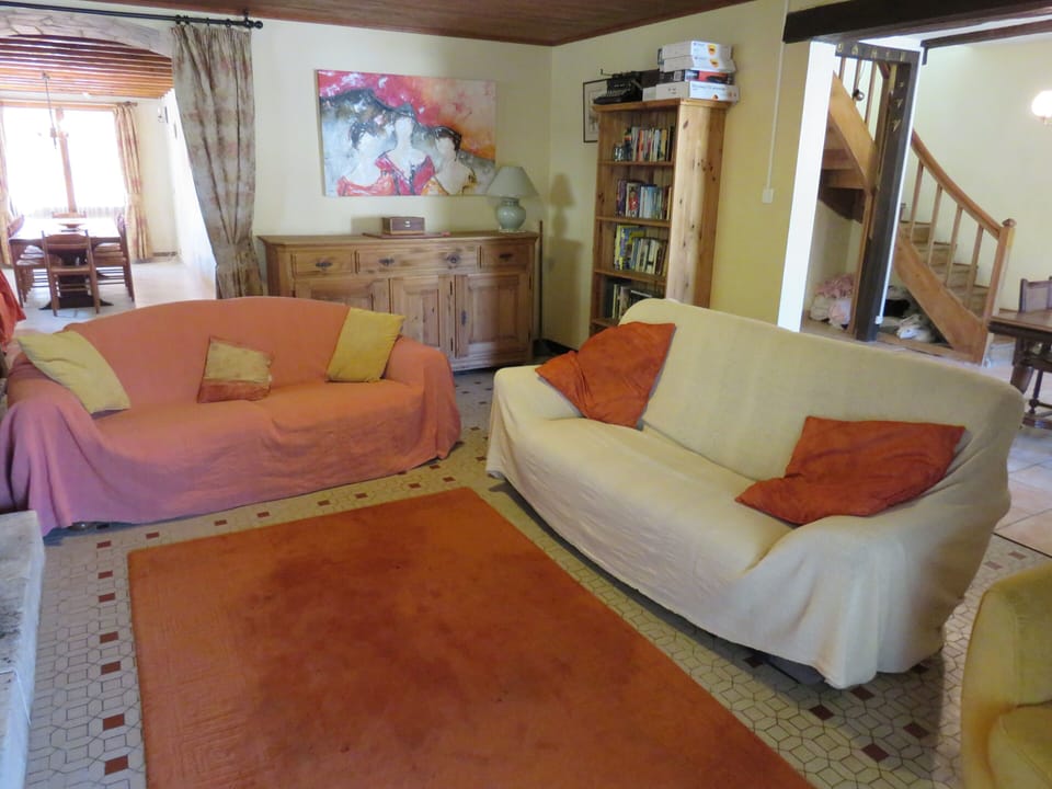 Large Lounge