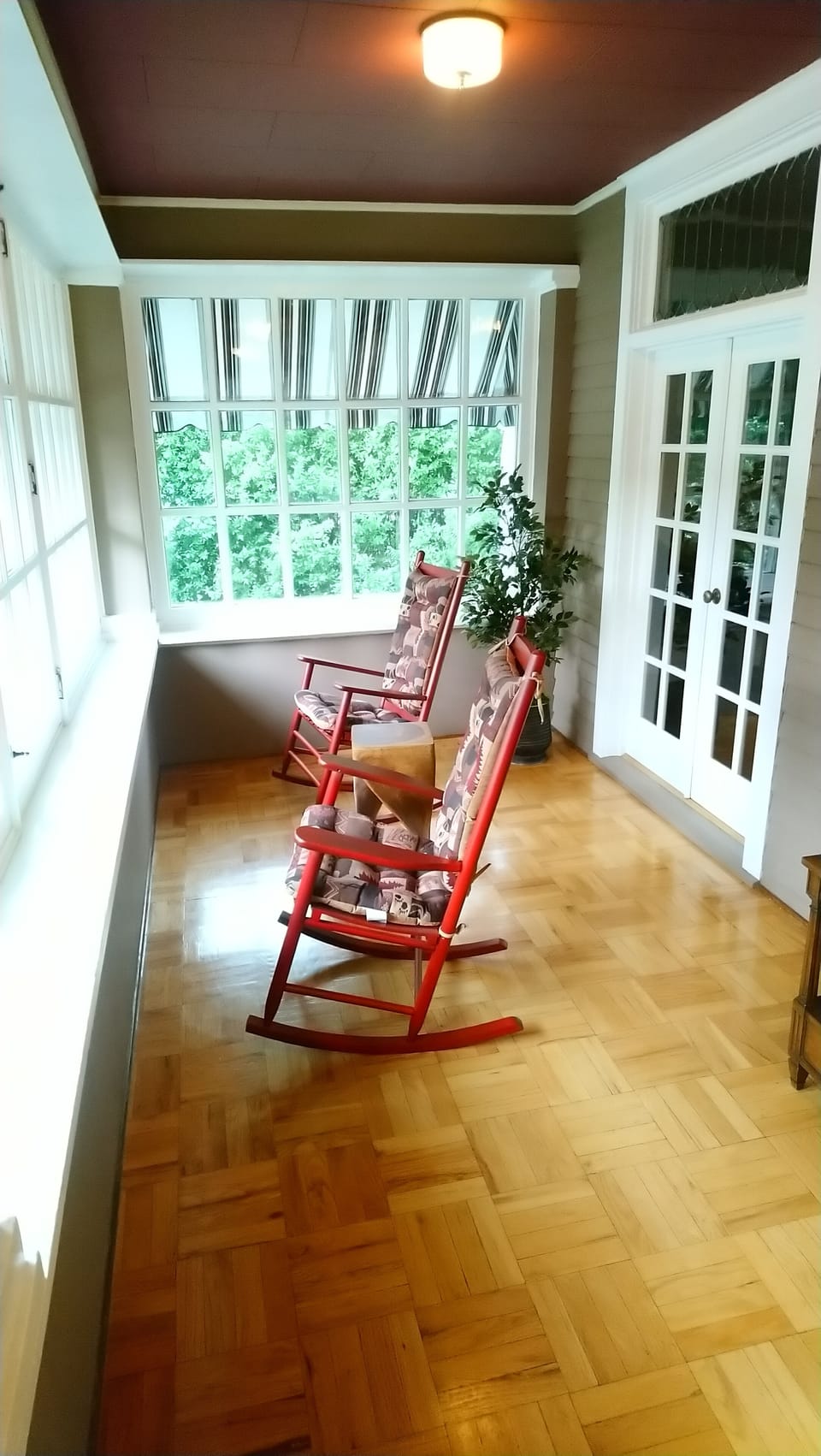 Sunroom ( left entry)