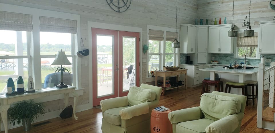 Open floor plan, view into the kitchen