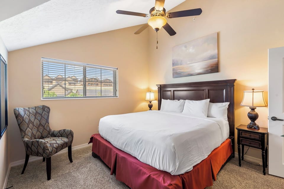 Upstairs Guest Bedroom - Cable TV/DVD