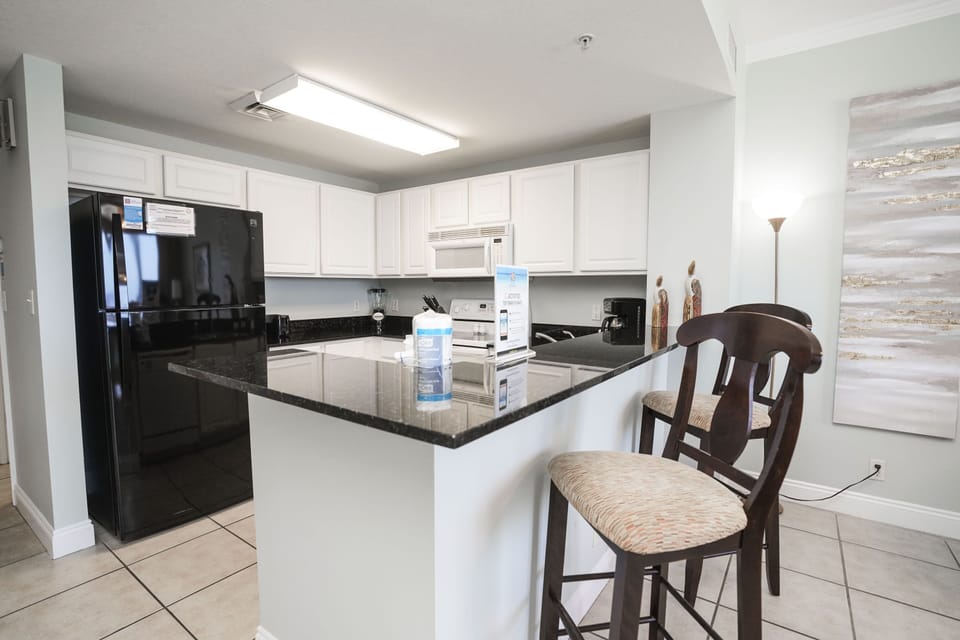 Kitchen with Breakfast Bar