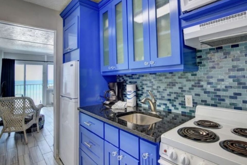 Complete Kitchen Have everything Ya need