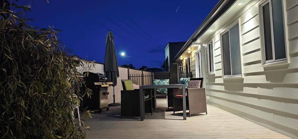Entertaining area with BBQ and Pizza Oven
