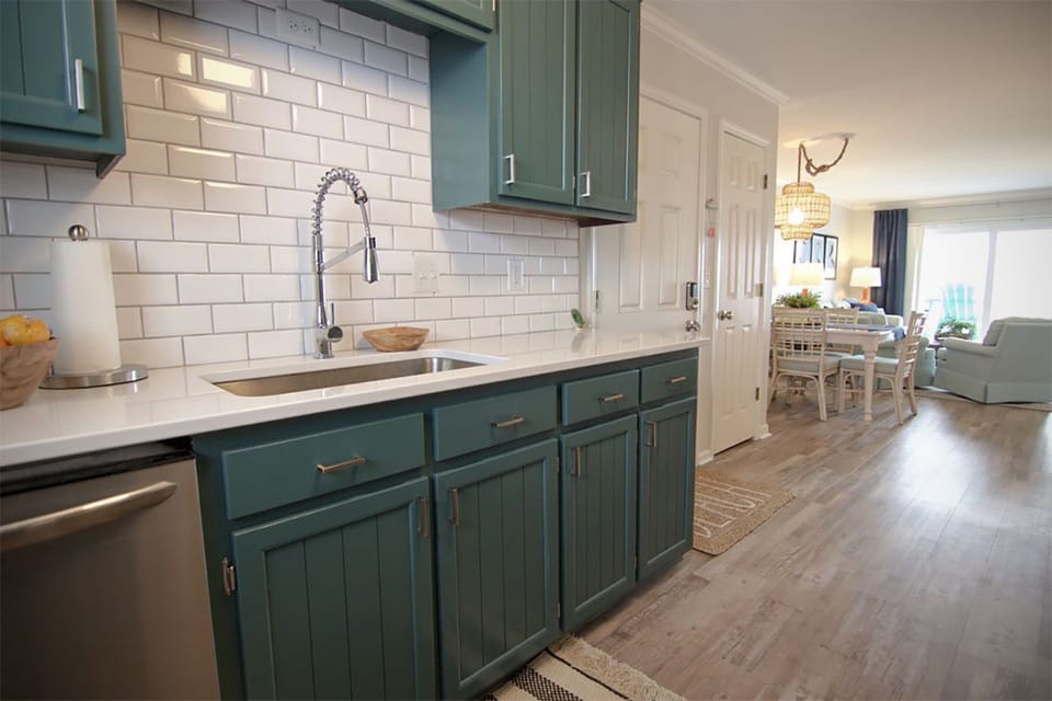 Big area to wash and dry dishes at!