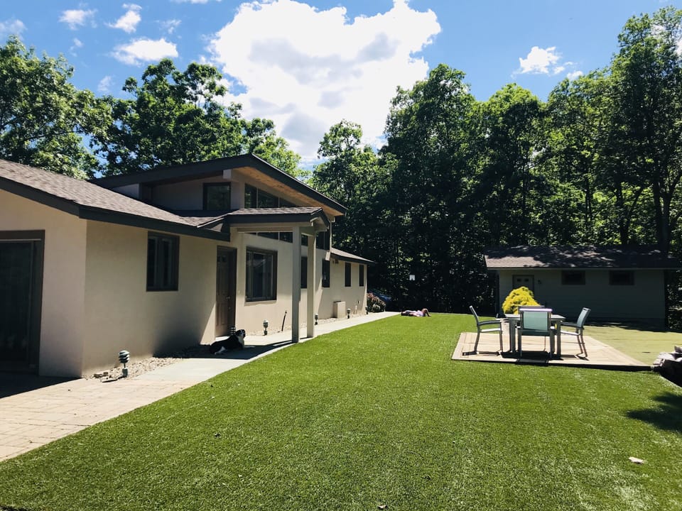 Side of house /outdoor seating 