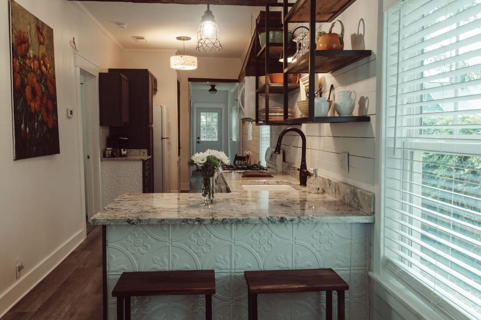 Kitchen, counter seating 
