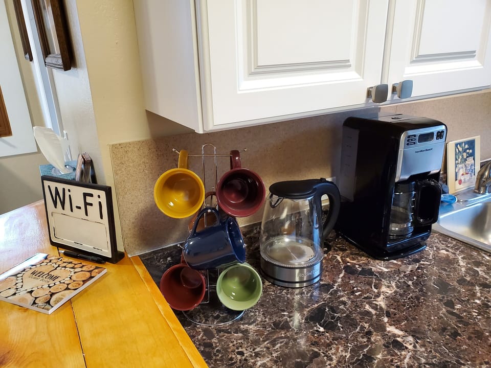 Kitchen: Coffee & Tea service