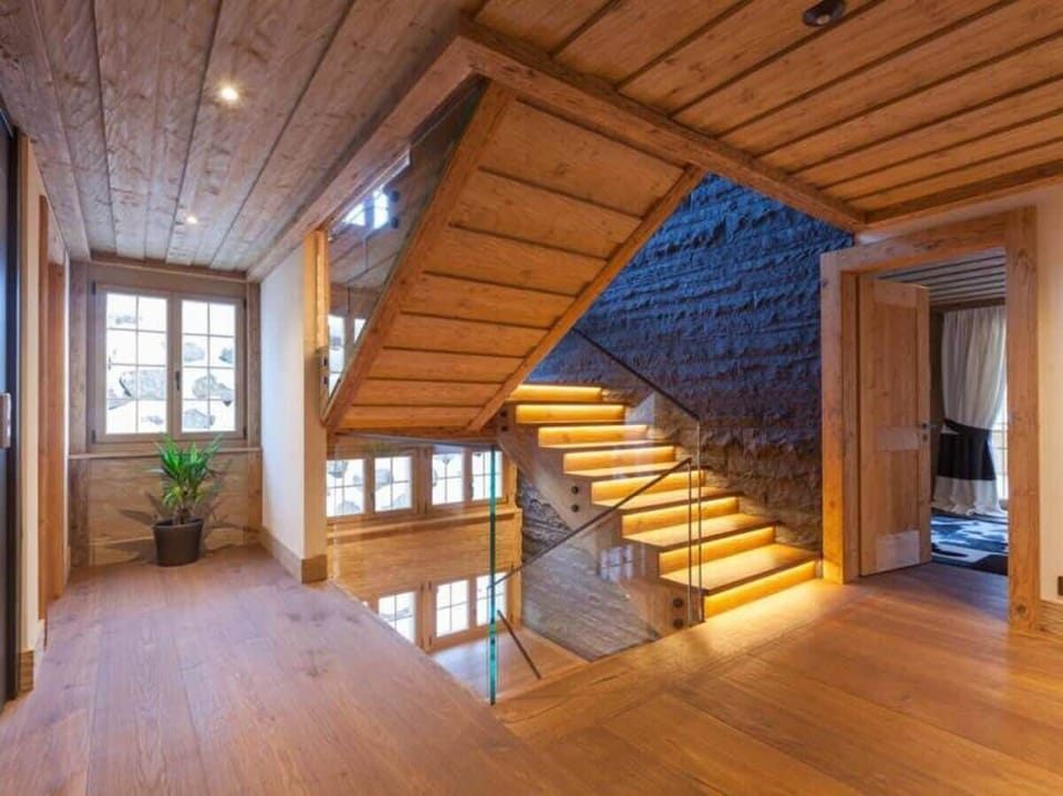 the beautiful staircase going up to the bedrooms 