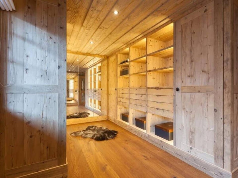 walk in closet with lots of storage space 